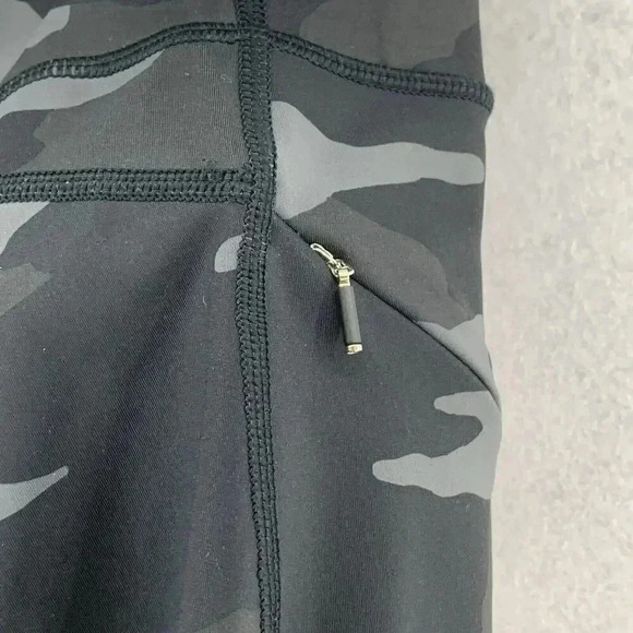 Athleta Size Extra Small Camo‎ Contender 7/8 Tight Black Pocket EUC - Picture 5 of 8